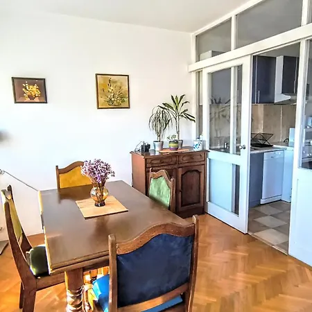 Maya's Place Apartment *