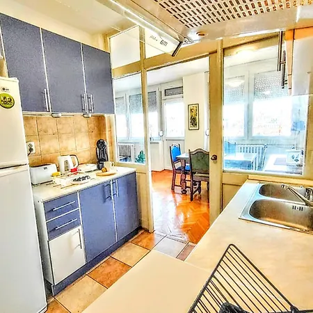 Maya's Place Апартаменти *